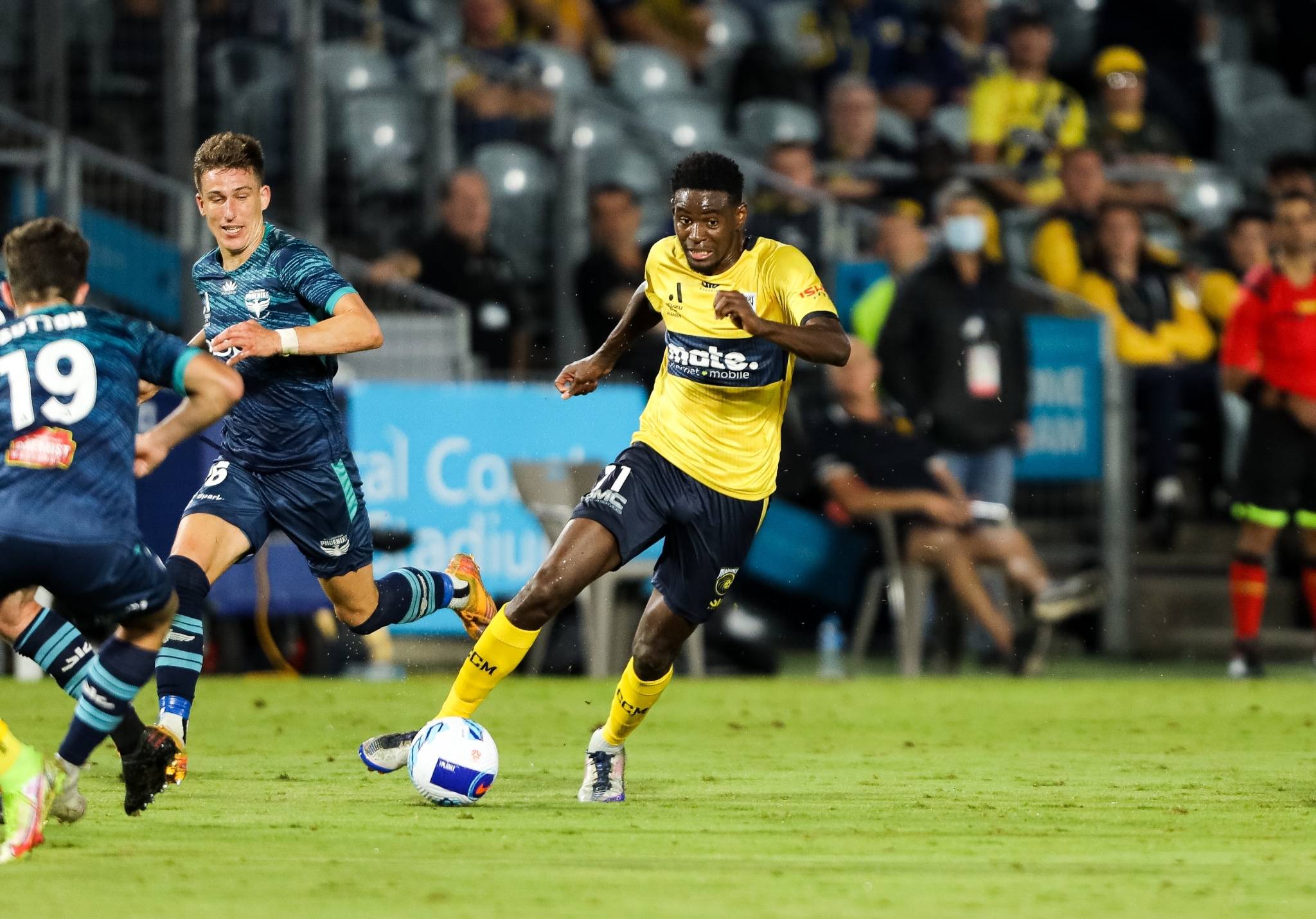 勒沃库森迎亚冠关键赛，赛前外线爆发，更衣室稳定，轮换策略成焦点的简单介绍