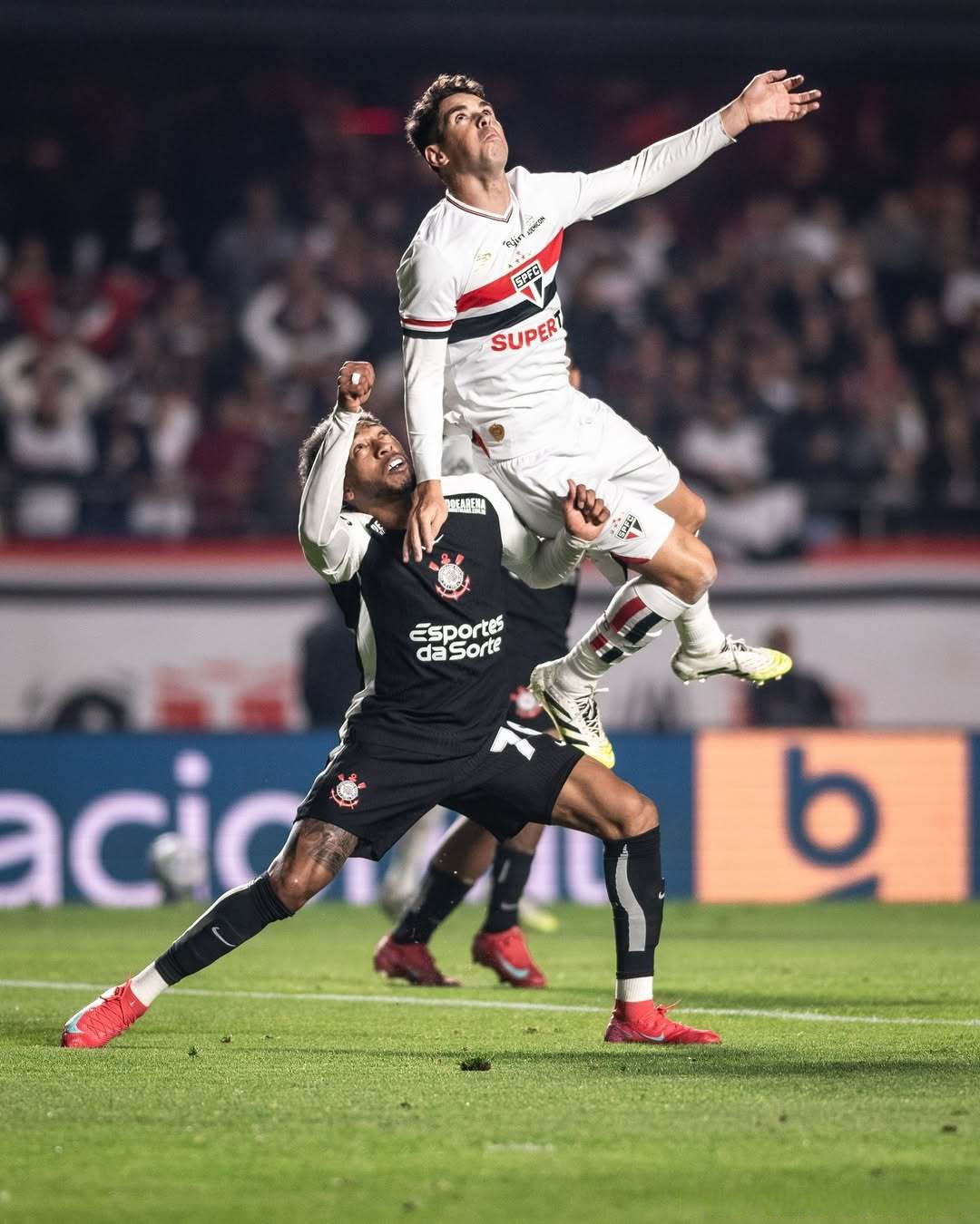 爱游戏- c罗十大残暴级进球!守门员这哪是人干的事啊 