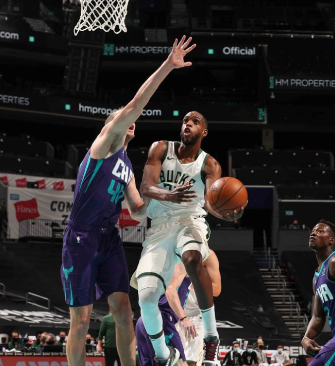 关于Doinb在雄鹿比赛中爆冷，突破纪录引发热议！的信息